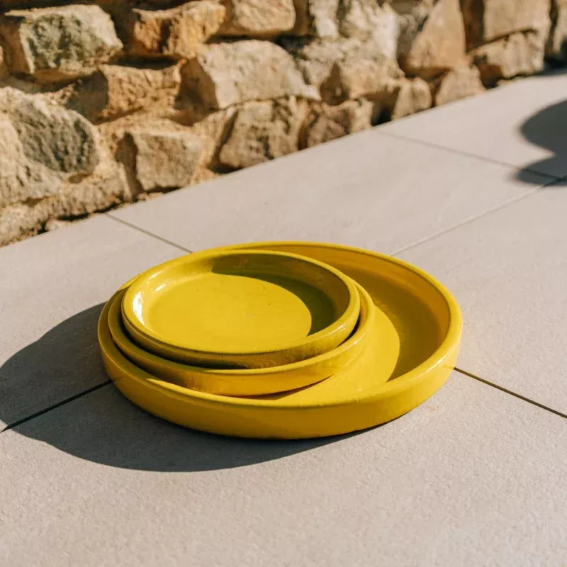 Soucoupe 24cm jaune faitela main en terre cuite maille | Staff Picks